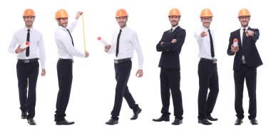 Tam gelişim içinde. Becerikli mühendis mimar beyaza izole edilmiş.