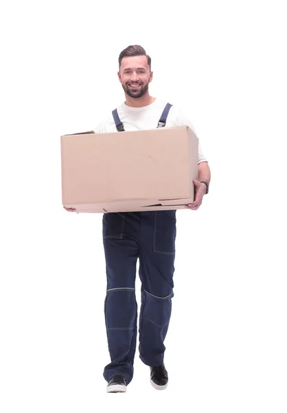 En pleno crecimiento. sonriente hombre lleva una gran caja de cartón — Foto de Stock