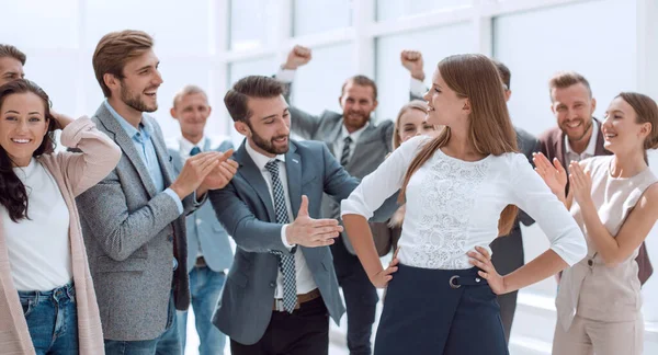 Equipo empresarial creativo felicitando a su joven colega —  Fotos de Stock