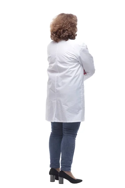 Bakifrån. kvinnlig läkare läser en annons på en vit skärm. — Stockfoto