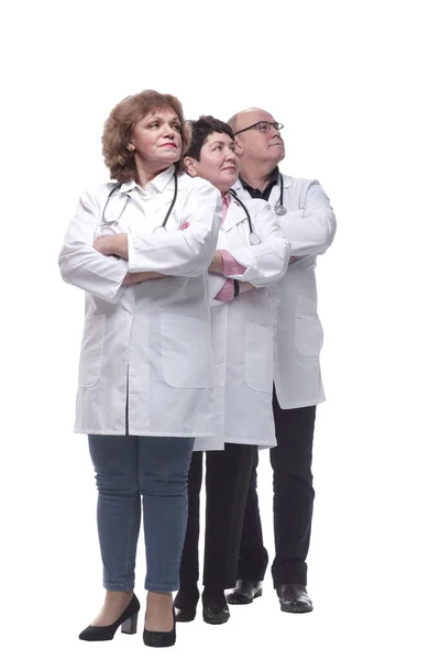 В полном росте. группа медицинских коллег, стоящих в ряд — стоковое фото