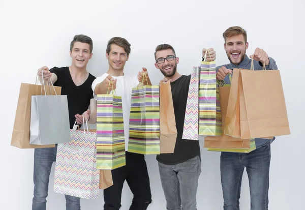 Papieren tassen in de handen van een team van vrienden — Stockfoto