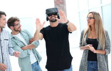 Modern gelişim. Olumlu, neşeli, heyecanlı adam