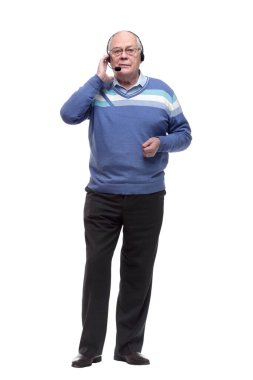 Tam gelişim. Kulaklıklı yaşlı erkek.