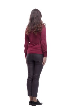 Dikiz aynası. Beyaz ekranda reklamı okuyan genç bir kadın.