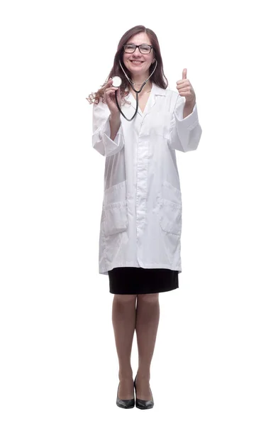 I full tillväxt. leende kvinnlig läkare håller hennes stetoskop — Stockfoto