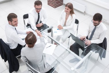 Pazarlık masasındaki en iyi el sıkışma ortakları..