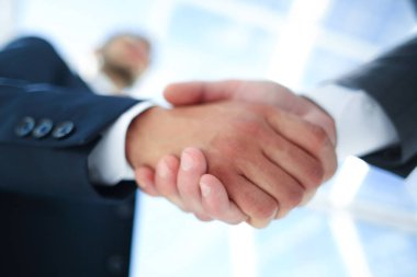 Alt görünüm. El sıkışma iş adamları