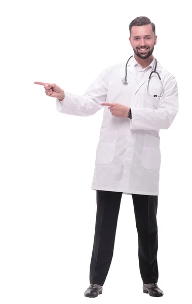 In full growth. smiling therapist doctor pointing to copy space — Stock Photo, Image