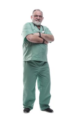 Tam gelişim. Gülümseyen yetişkin doktor kameraya bakıyor.