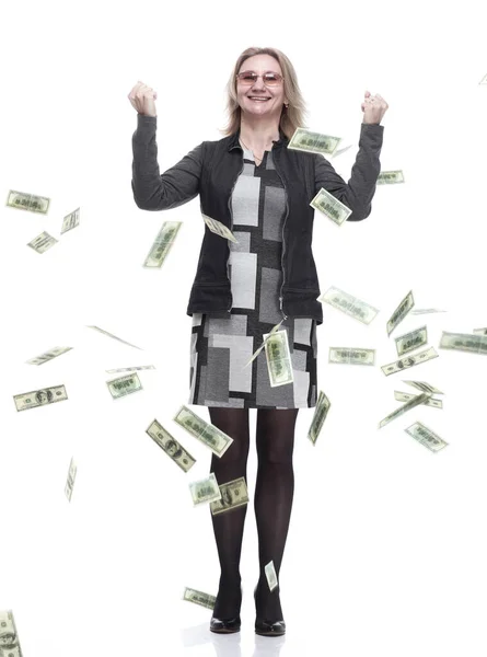 Ευτυχισμένη νεαρή γυναίκα στέκεται στη βροχή των χρημάτων — Φωτογραφία Αρχείου