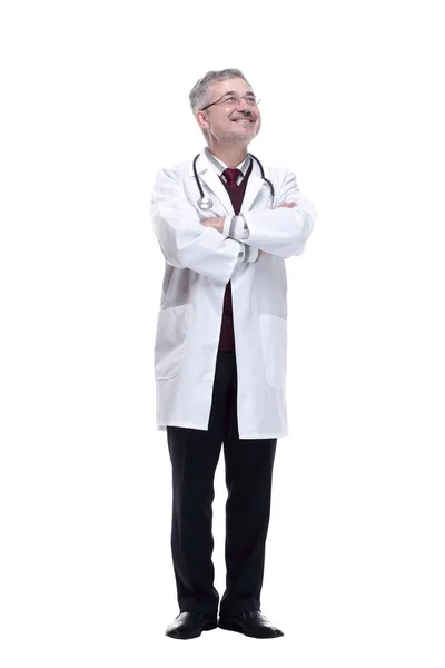 Χαμογελαστός γιατρός θεραπευτής σε κοιτάζει. απομονωμένο σε λευκό — Φωτογραφία Αρχείου