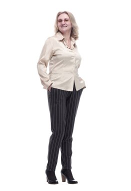 Günlük giysiler içinde gülümseyen bir kadın. bir beyaz üzerinde izole