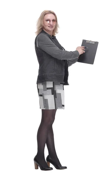 Smiling woman writing something to the clipboard . — Stock Photo, Image