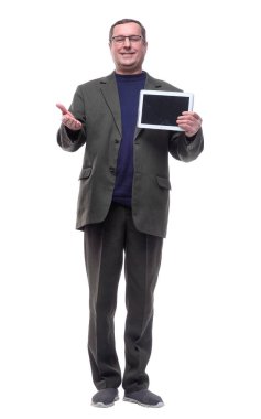 Tam gelişim. Dijital tablet kullanan olgun bir adam.