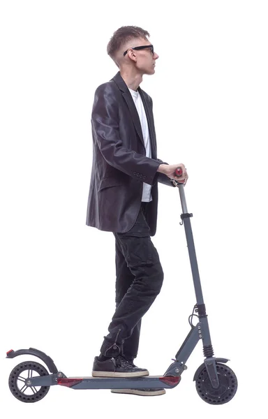 Vista laterale. studente ragazzo con un elettrico scooter guardando a voi. — Foto Stock