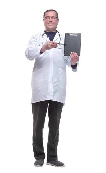 Doctor señala un espacio en blanco en el portapapeles. — Foto de Stock
