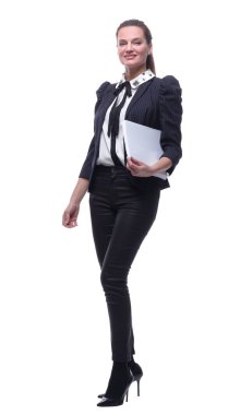 Tam gelişim. Hafif tişörtlü bir adam ileri doğru yürüyor..