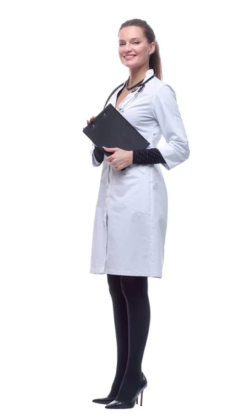 I full tillväxt. kvinnlig läkare med urklipp steg framåt. — Stockfoto
