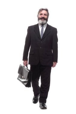 Tam gelişim. Gülümseyen iş adamı ileriye doğru yürüyor.