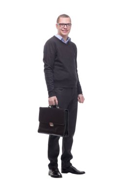 İş adamı çantasını tutuyor ve gözlük takıyor.