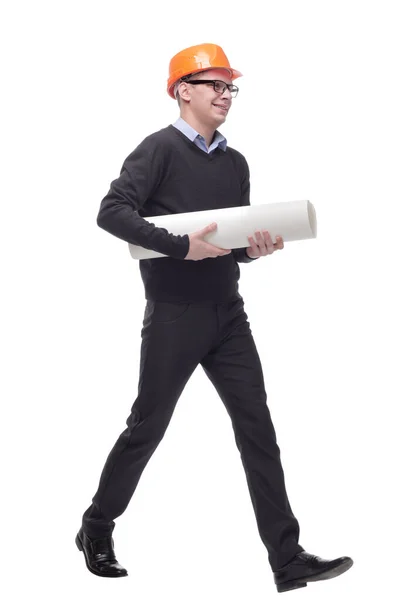 Pełen portret pewnego siebie biznesmena w kasku trzymającego plan na białym tle — Zdjęcie stockowe