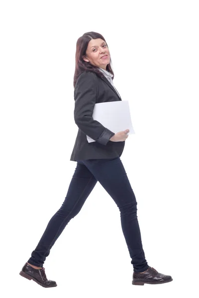 Full längd sida bild av en framgångsrik affärskvinna som innehar dokument — Stockfoto