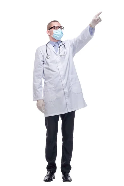 Retrato del médico con máscara protectora y guantes en el interior. Concepto de virus Corona —  Fotos de Stock