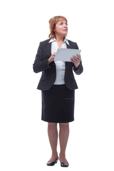 Vista frontal de la sonriente mujer de negocios con tablet — Foto de Stock