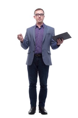 Çekici orta yaşlı adam panoya yazı yazıyor.