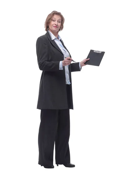 Портрет пожилых деловых женщин с буфером обмена и документом в руках — стоковое фото