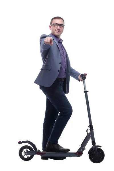 Aangename glimlachende man rijden een kick scooter — Stockfoto