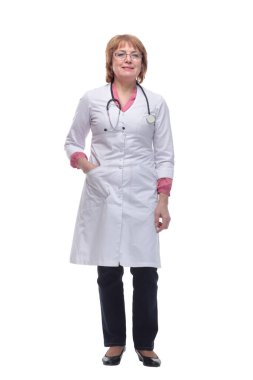 Steteskoplu gülümseyen doktor kadın.