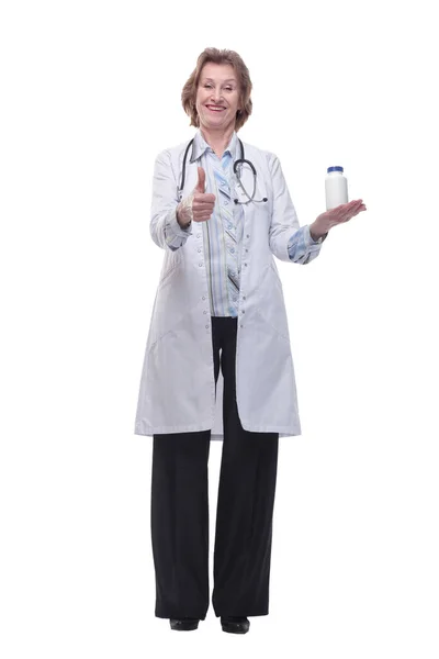 Médico segurando garrafa pílulas medicamento branco não rotulado — Fotografia de Stock