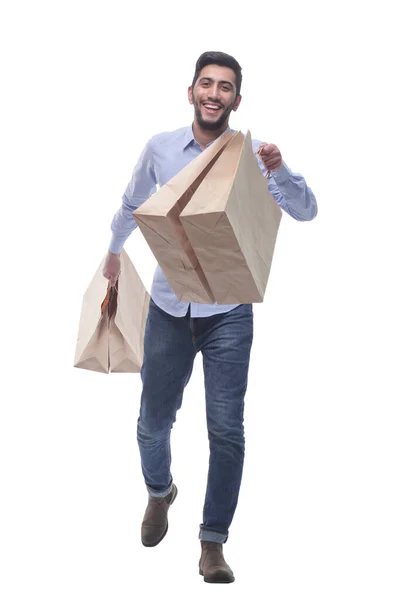 Mladý muž s nákupními taškami kráčející vpřed. — Stock fotografie
