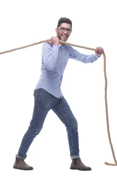 En målmedveten ung man drar i repet. isolerad på en vit bakgrund. — Stockfoto