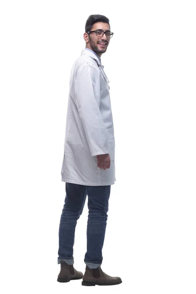 Γιατρός με στηθοσκόπιο που κοιτάζει λευκή κενή οθόνη . — Φωτογραφία Αρχείου