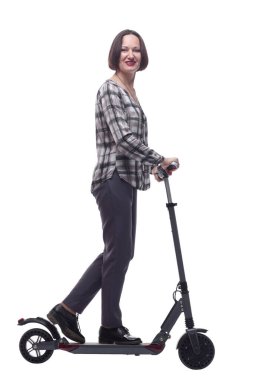 Elektrikli scooterlı kendine güvenen olgun kadın sana bakıyor..