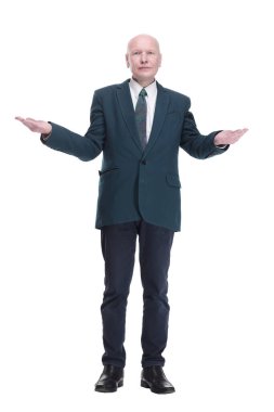 Kendine güvenen bir iş adamı sana bakıyor. beyaz arkaplanda izole edilmiş.