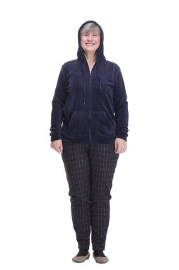 Rahat bir sonbahar ceketi içindeki sıradan yaşlı kadın sana bakıyor. .