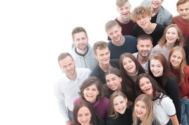 Bir grup genç avuçlarını birleştiriyor.