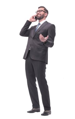 Bir grup genç iş adamı akıllı telefon ekranlarına bakıyor..