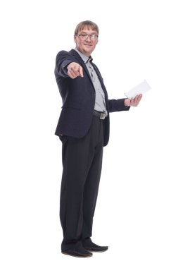 Dijital tablet kullanan kıdemli bir iş adamı. beyaz arkaplanda izole edilmiş.