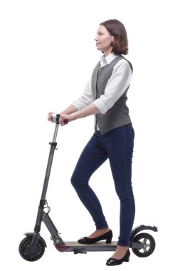 Elektrikli scooter 'ı olan sıradan olgun bir kadın. bir beyaz üzerinde izole
