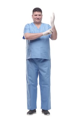 Koruyucu eldivenli erkek doktor. bir beyaz üzerinde izole