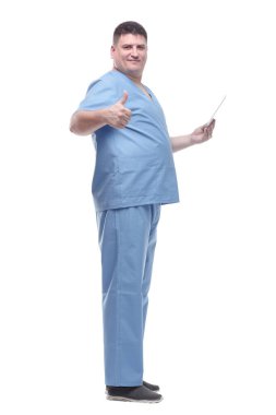 Dijital tabletli erkek doktor seni işaret ediyor..