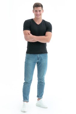 Tam gelişim. Siyah tişörtlü sıradan bir adam.