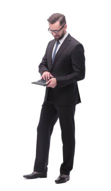 Tam gelişim. Kendine güvenen işadamı hesap makinesine güveniyor