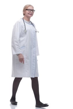 Yan görünüş. Deneyimli kadın doktor öne çıkıyor..