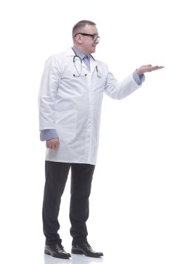 Tam gelişim. Doktor avucunun içinde bir şeye bakıyor.